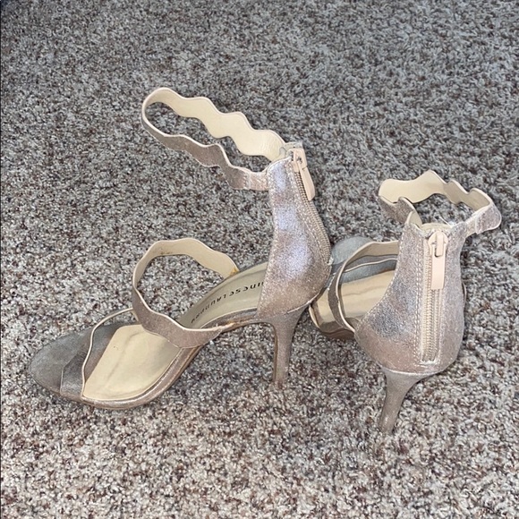 Chinese Laundry Gold Heels - Picture 2 of 2